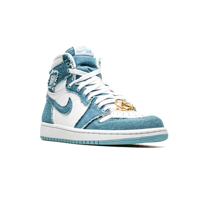 Nike Air Jordan 1 High in Denim Azzurro e Bianco