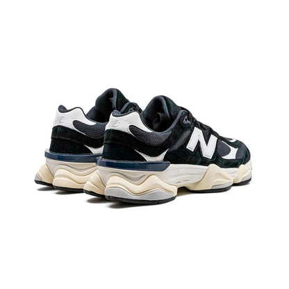 New Balance 9060 Scarpe Uomo Nero e Bianco in Pelle Scamosciata Retro