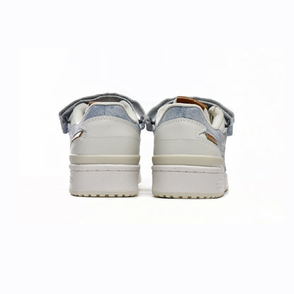 Sneakers Adidas Forum Low x Quiccs in Denim Effetto Lavato Blu Bianco