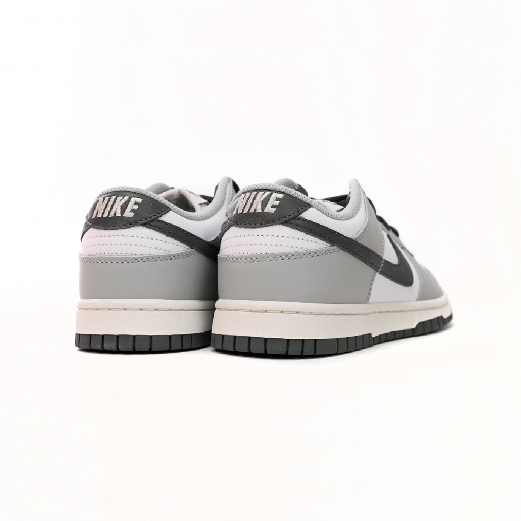Nike Dunk Low Bianche e Grigie Tobacco Ash Uomo