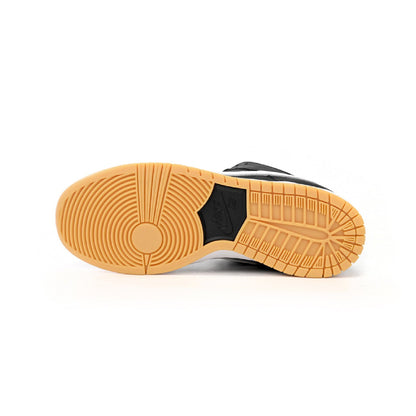 Nike Dunk Low SB Nero e Bianco Suola Gum Uomo