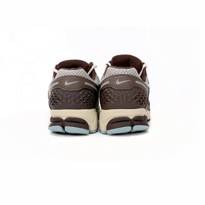 Sneakers Nike Air Zoom Vomero 5 Beige e Marroni - Stile Sportivo Uomo