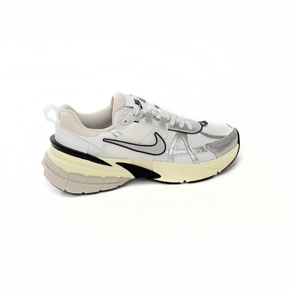 Nike V2K Runtekk Argento Metallizzato Scarpe Running Retrò Uomo