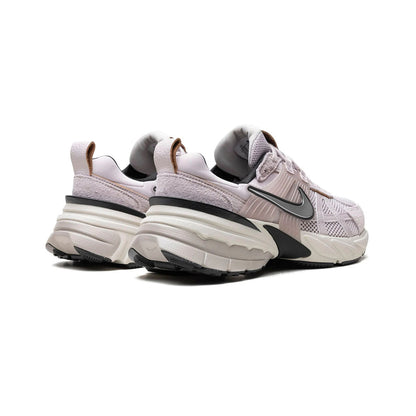 Nike V2K Run Viola Platino Scarpe Running Donna Retrò Eleganti