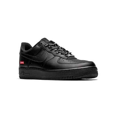 Nike Air Force 1 Low Nera con Dettagli Supreme Rosso